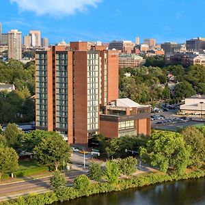 Courtyard By Marriott Boston Cambridge